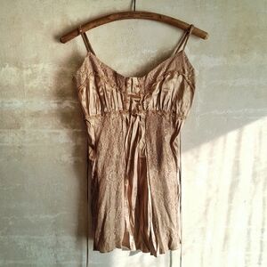 298a. tan vintage beaded lace trim satin y2k cami tank top, M